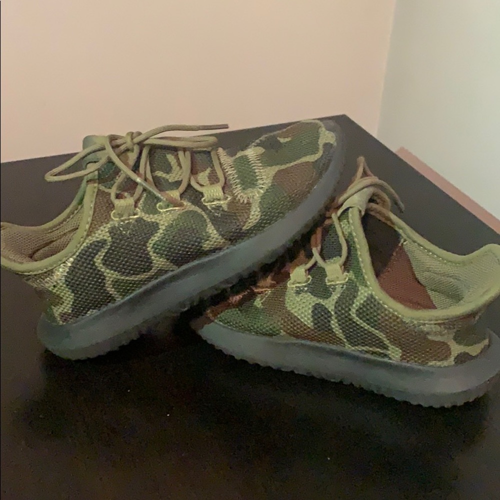 Kids size 13 adidas camouflage deerupt
